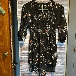 American Rag, xs, black with watercolor of flower